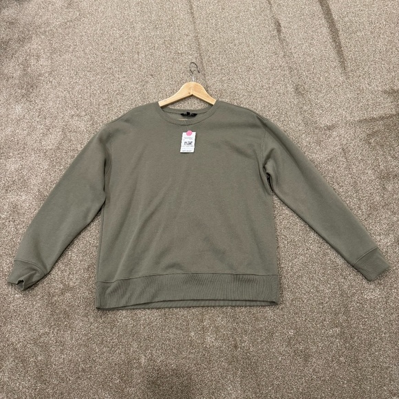 Green Sweatsuit set with tags - Picture 2 of 3